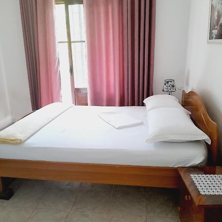 Vila Aliaj Luxury Apartment With 2 Rooms With Private Wonderful Terrace Durrës Kültér fotó
