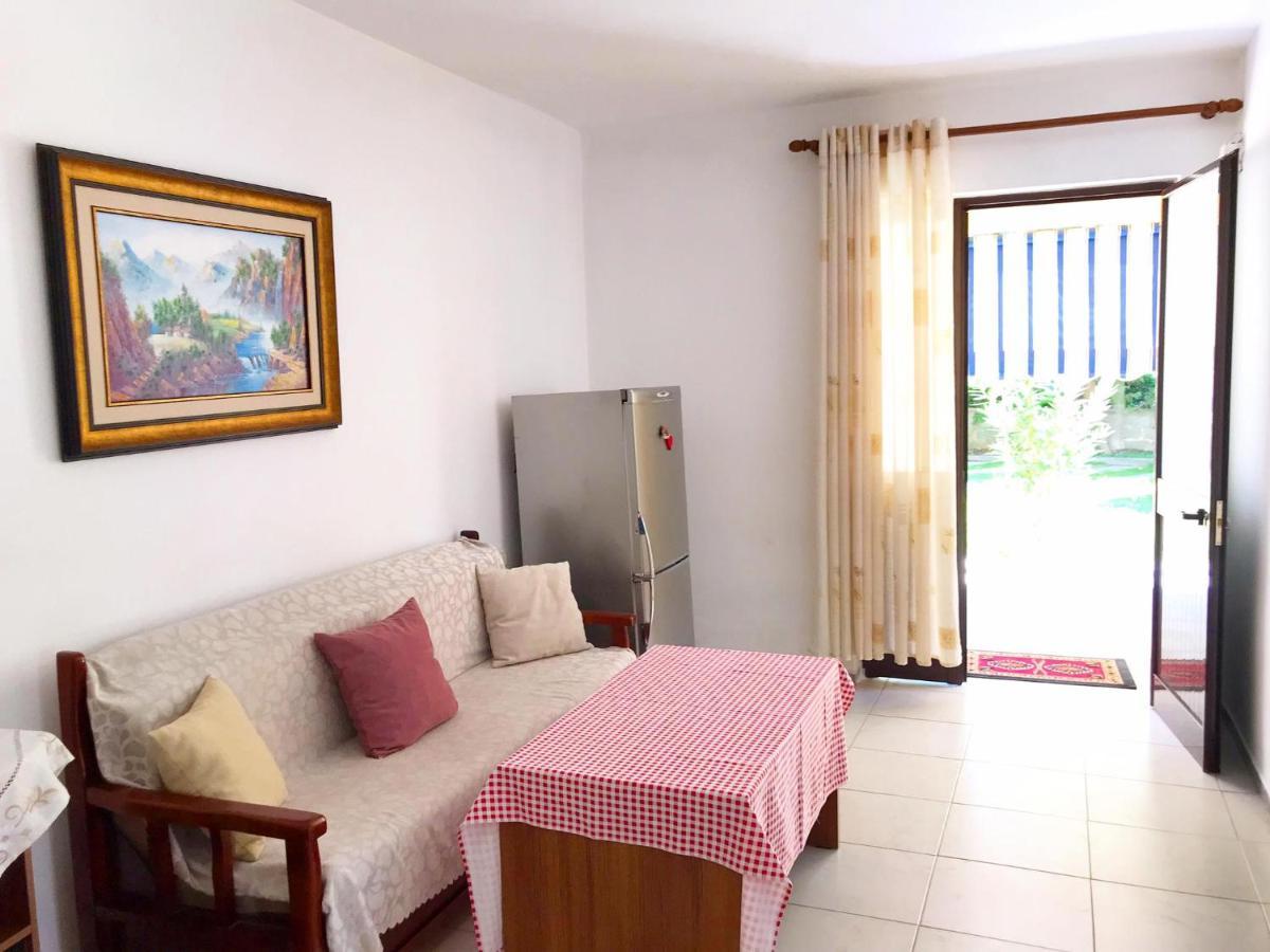 Vila Aliaj Luxury Apartment With 2 Rooms With Private Wonderful Terrace Durrës Kültér fotó