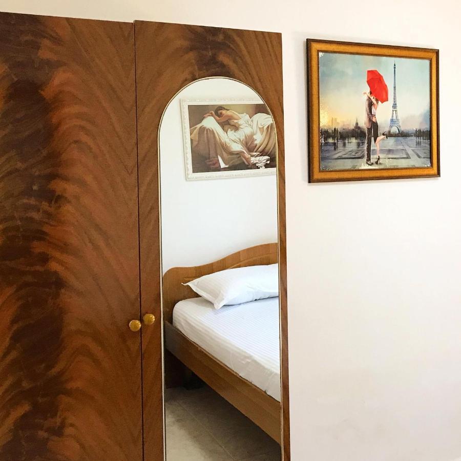 Vila Aliaj Luxury Apartment With 2 Rooms With Private Wonderful Terrace Durrës Kültér fotó