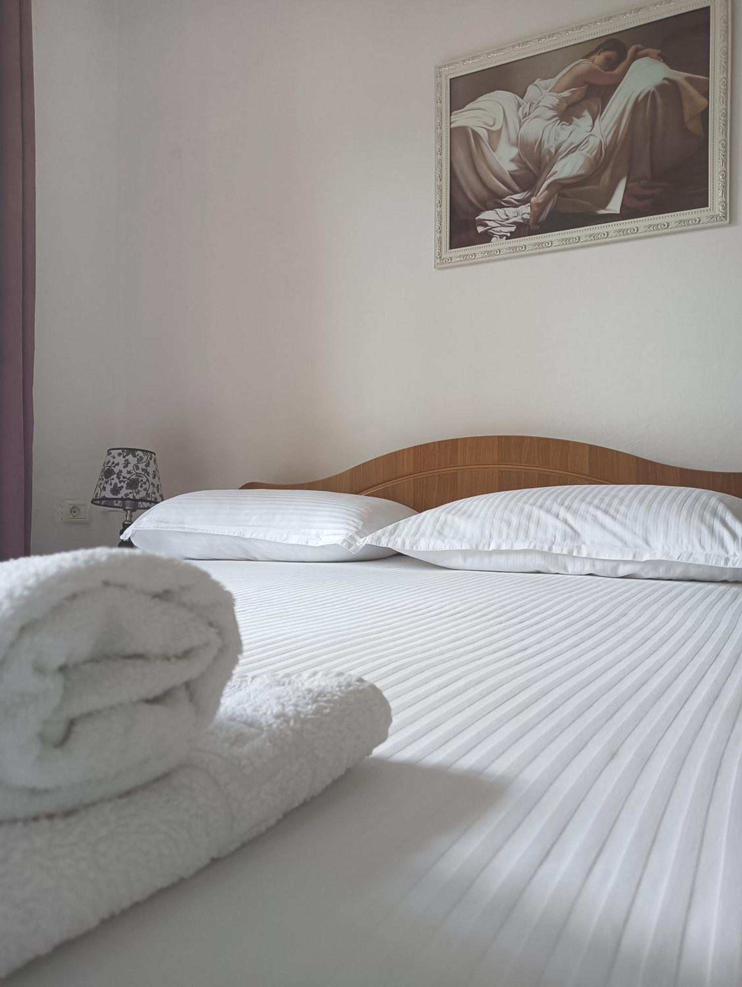 Vila Aliaj Luxury Apartment With 2 Rooms With Private Wonderful Terrace Durrës Kültér fotó