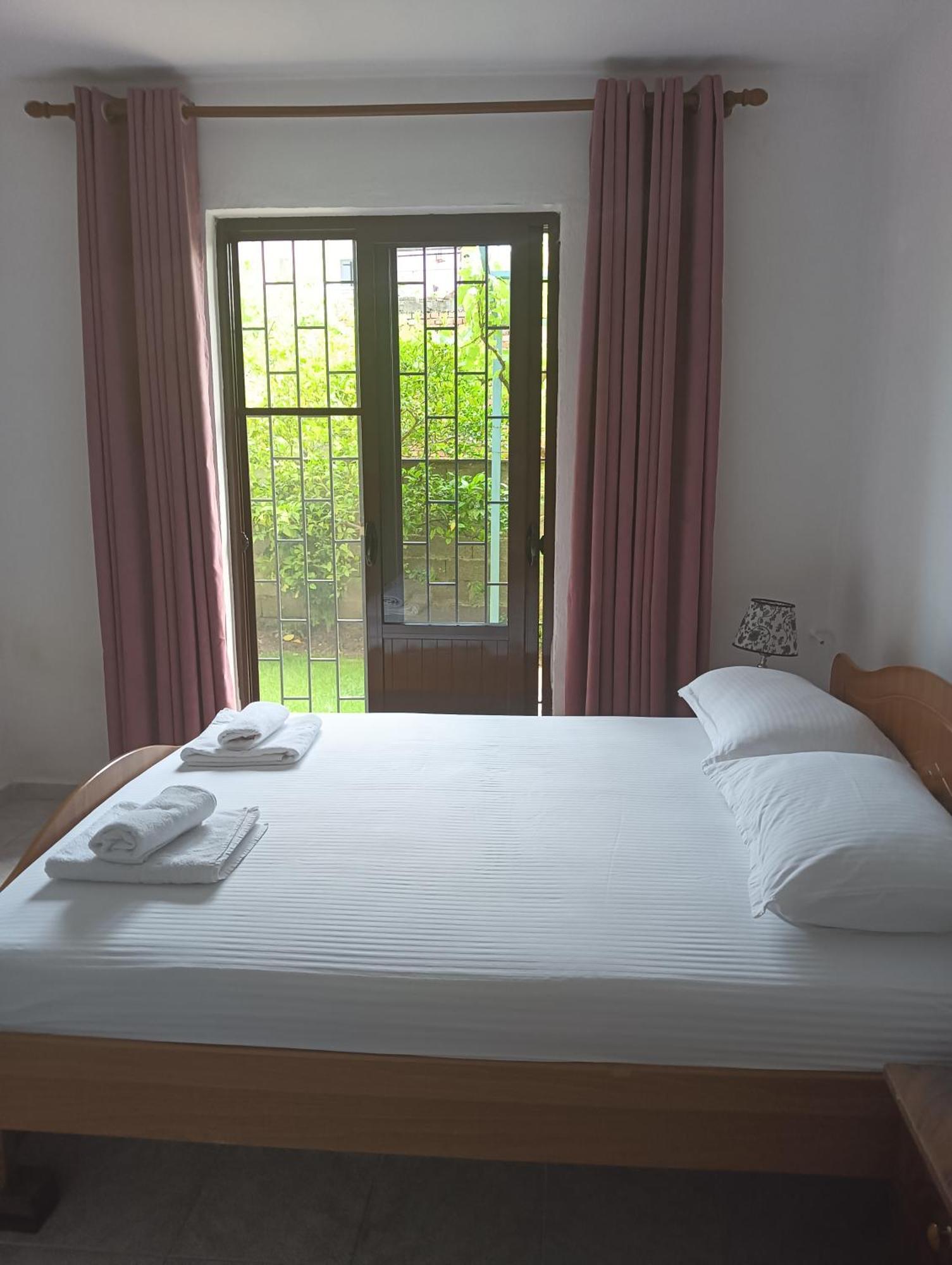 Vila Aliaj Luxury Apartment With 2 Rooms With Private Wonderful Terrace Durrës Kültér fotó