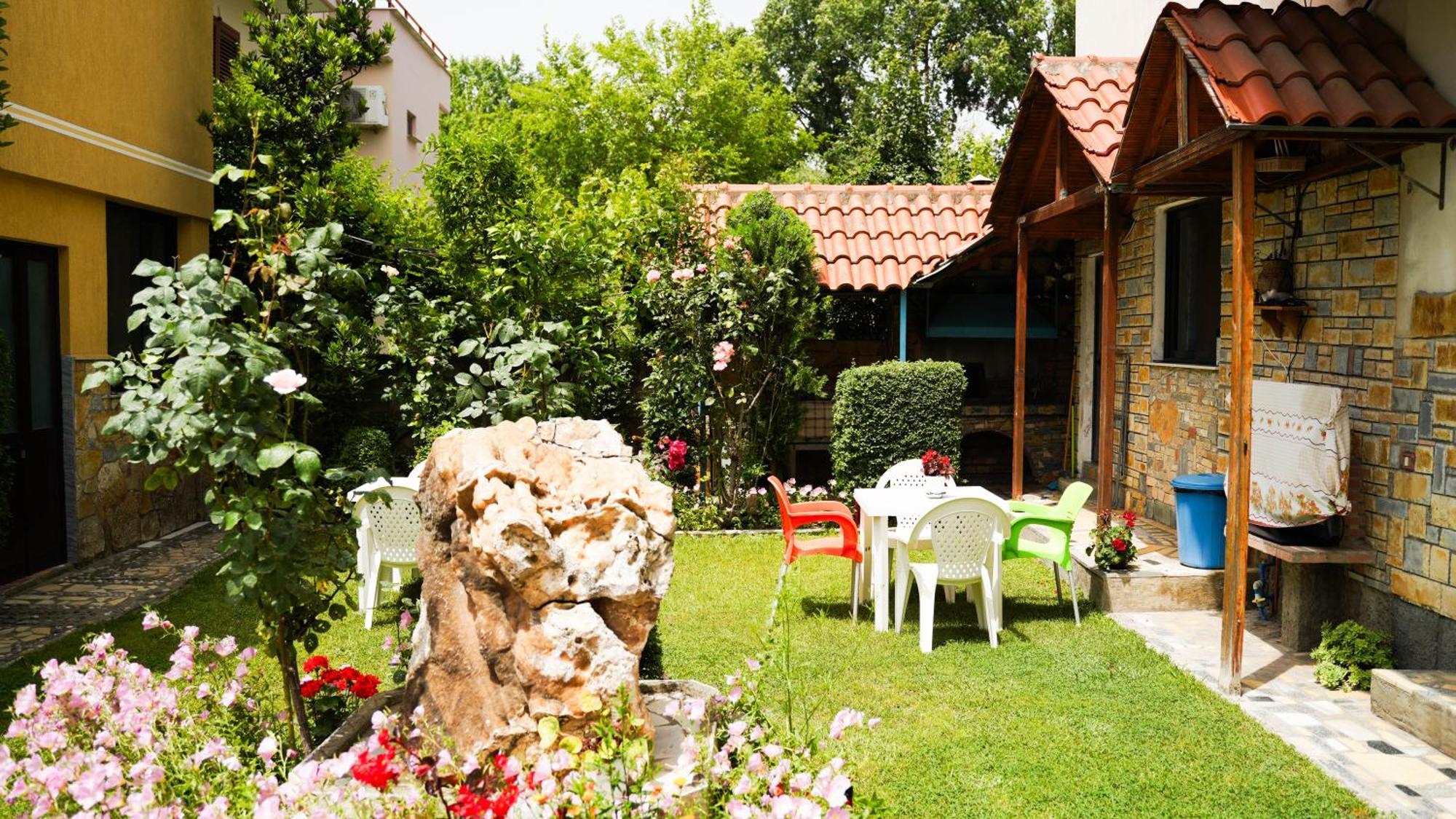 Vila Aliaj Luxury Apartment With 2 Rooms With Private Wonderful Terrace Durrës Kültér fotó