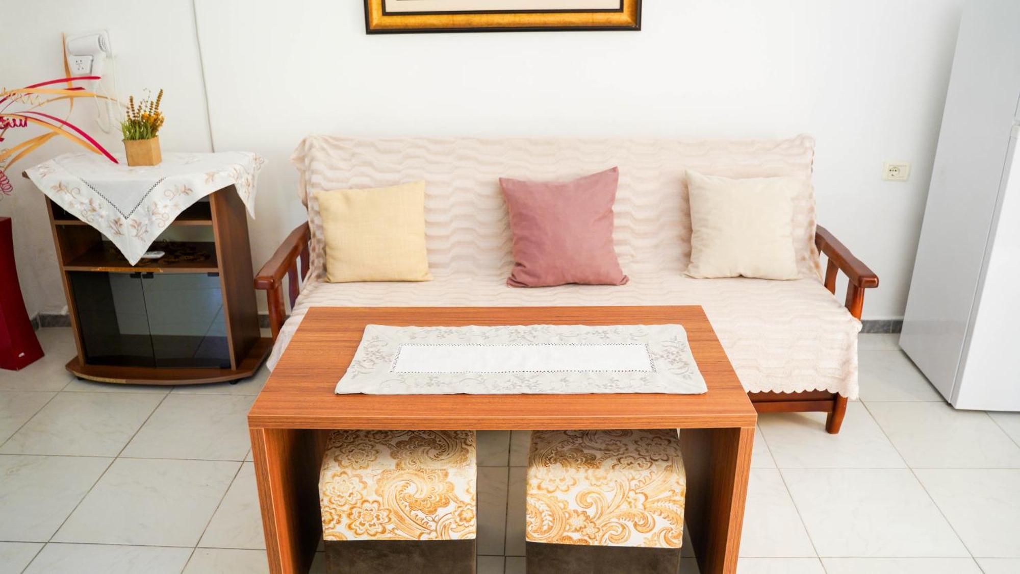 Vila Aliaj Luxury Apartment With 2 Rooms With Private Wonderful Terrace Durrës Kültér fotó
